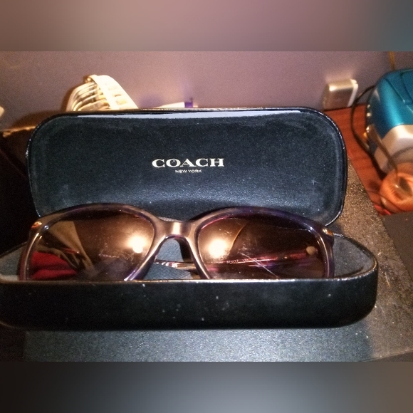 Coach sunglasses black in color - Picture 2 of 4